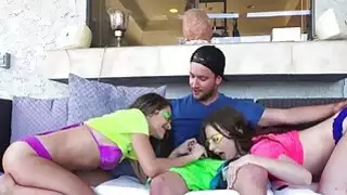 انيا اولسن وكيمي غرانغر معا لتقاسم الديك واحد