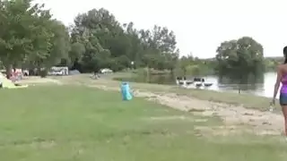 ايفلين الحصول على pummeled على موقع التخييم