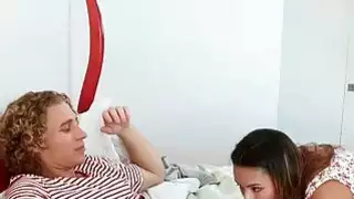 جميلة قليلا الهرة من Jossie جاغر يحصل على لحم الخنزير