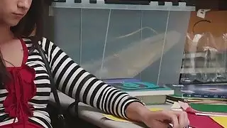 يجب أن تمتص نعومي ماي زب كبير وتاخذه في مهبلها