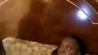 قمل قذر يحصل لها ملعوق يمسح من قبل perv بيضاء
