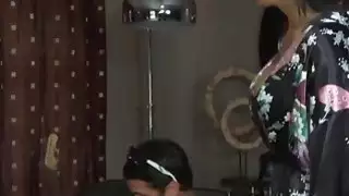 HANDJOB والتدليك على هذا الديك النفط مع حلمته