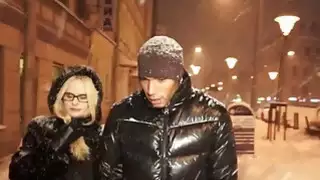 هي Nerdy - يمارس الوقت في سن المراهقة عارضة