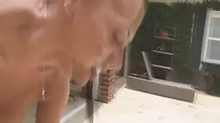 الحمار كبيرة الاباحية يجلس على وجه الرجال