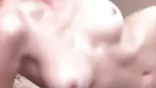 19 سنة يستمني على شاطئ