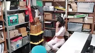 صغيرتي في سن المراهقة كات بانج من الصعب مع المخبر