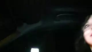 المتأنق الملاعين hitchhiker في الأماكن العامة في الليل