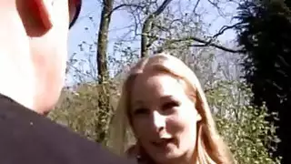 انها ليست جيدة للغاية في ذلك وتدق بارت مع الكرة ... مرتين.