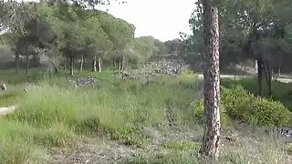 شرطي وهمية يطلب سراويل تظهر امرأة سمراء