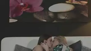 مثليات مثير لعق بلطف في السرير