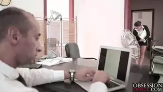 فالنتينا في مزاج للحصول على العمل مع رئيسها
