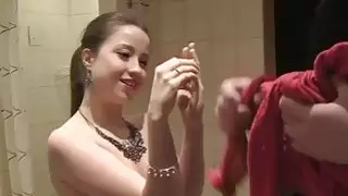 فتاة جميلة شابة يذهب اللعنة القذرة للحصول على المال