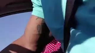 مثير الأبيض في سن المراهقة الكتاكيت نيكي يحصل على التقاط ومارس الجنس في الهواء الطلق