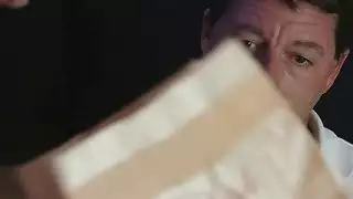 قرر اثنان من الأبوين مبادلة المراهقين أثناء ليلة الفيلم