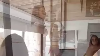فاتنة الساخنة مفلس محاولة الخروج الصعود طائرة ورقية مع المهنيين