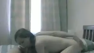 فاتنة جميلة تظهر تقديرها للرجل