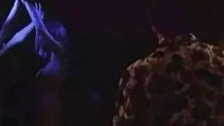 عارية ماريون كوتيار يجلد ومارس الجنس!