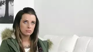 يأخذ مثليه موشوم حزام على forwoman الأوروبي