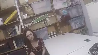 نشرت ليلى الأردن ساقيها لاتخاذ صاحب الديك في بوسها ضيق