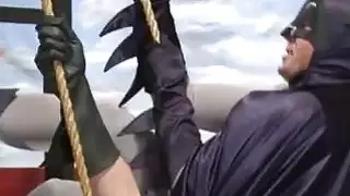 Battman يسعى للعدالة في كس شقراء الحلو الحلو