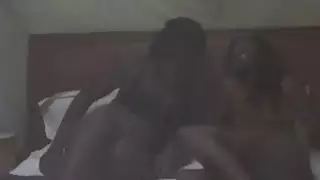 الشباب مثليات الأفريقية لعق على الهرات رطبة في غرفة النوم