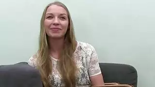 جميل الإثارة سيدات مع ركوب قضيب اللسان غارقة