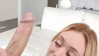 الوجه لوسييس حصلت مغطاة بزخارف الكريس الحلوة كريس