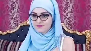 المراهق العربي لديه بعض الثدي الكمال