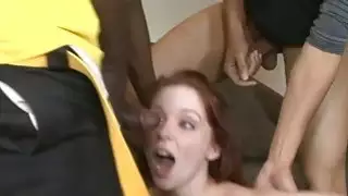 فاتنة صغيرة جدا يحصل بوسها والأحمق من السود بونرز