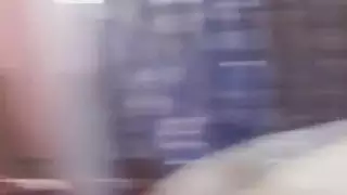 لعق رطب كس في حمام السباحة