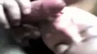 ديك مدمن nympho تمتص الديك ويحصل على فرصة أن يكون مارس الجنس ميش