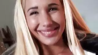 حار شقراء الهواة lubes الصعب الديك ويحصل مارس الجنس