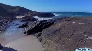الشقراء الساخنة ذهب ليمارس الجنس على الشاطئ وتم رصده!