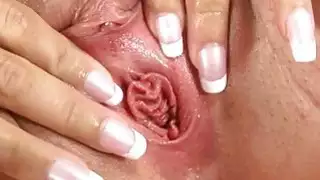 لاس هو يحرث لها المهبل شهوانية مع لعبة