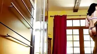 امرأة سمراء الساخنة زوجة أريا ألكسندر يحب مص ديك