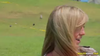 الخراب يتجول في الشوارع