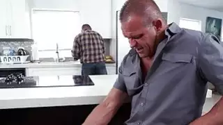 ليلى لندن تحصل على الاصبع اللعنة من توني اللعب بوسها