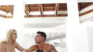 جميلة شقراء gf المرة الأولى العمل الشرجي مع المتأنق سيئة