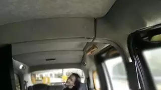 ضخمة الثدي وشم عاهرة نائب الرئيس facialed بواسطة السائق الاحتيال