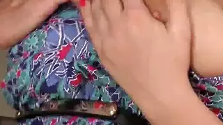 امرأة سمراء كتي مع كبير الثدي يحصل على حطم بواسطة بونر ضخم