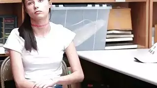 حصلت الحلويات كارولينا لها كس ضيق