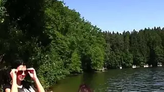 مثليات الهواة الأوروبية لعق في الغابة