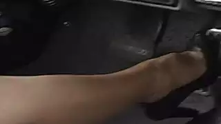 أنجليتا يرتدي جوارب في الهواء الطلق