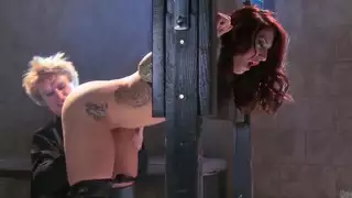 أحمر الشعر جمال ميشا بروكس يحصل لها حفر الحمار