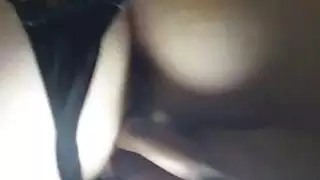 لقطة مقربة بين الأعراق بالإصبع