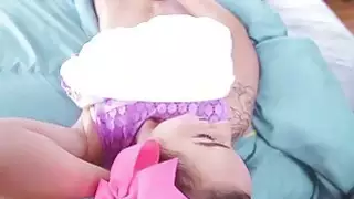 فرخ الساحرة Bambi بروكس وجود ديك لحمي كبير