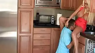 STEPMOM في سن المراهقة وقحة الدورة الثلاثية مع منحرف BF