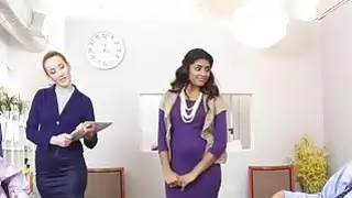 Gigi و Katalina يعطي تدليك جيد على رئيسهم