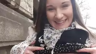 هواة ومضات لها كبير الثدي وتحطمت لبعض المال