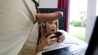 في سن المراهقة وجود لحظة WTF مع ديك كبيرة